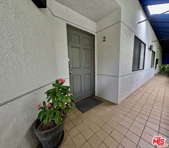 805 N West Knoll Drive 2, West Hollywood, CA 90069