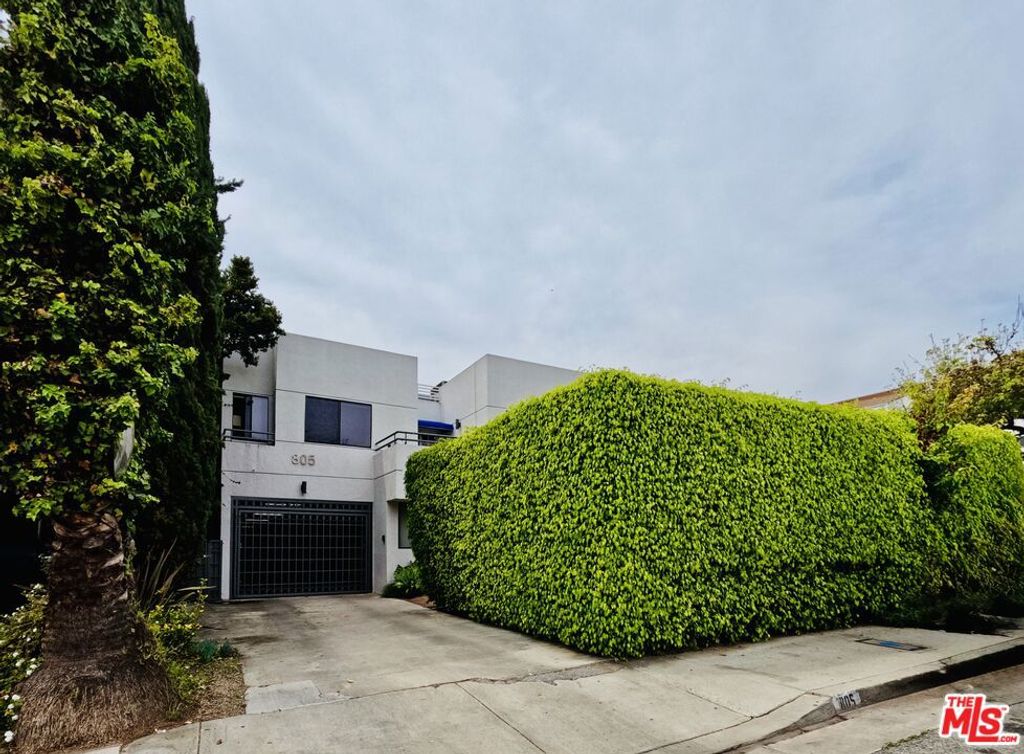 805 N West Knoll Drive 2, West Hollywood, CA 90069