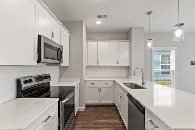 242 Mansfield Dr, Gallatin, TN 37066