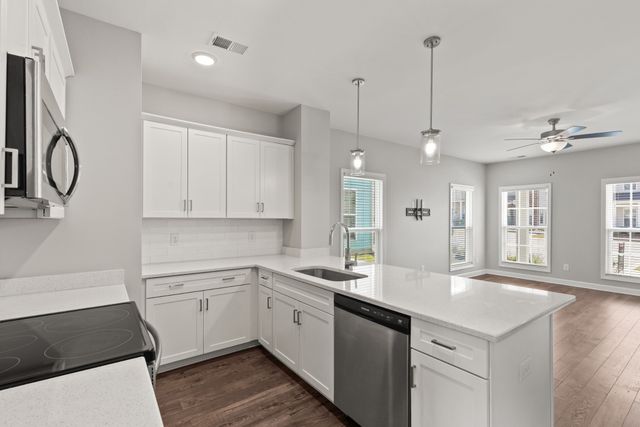 242 Mansfield Dr, Gallatin, TN 37066