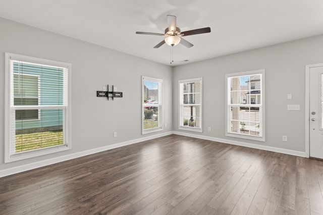 242 Mansfield Dr, Gallatin, TN 37066