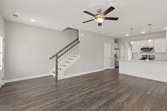 242 Mansfield Dr, Gallatin, TN 37066