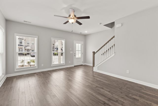 242 Mansfield Dr, Gallatin, TN 37066