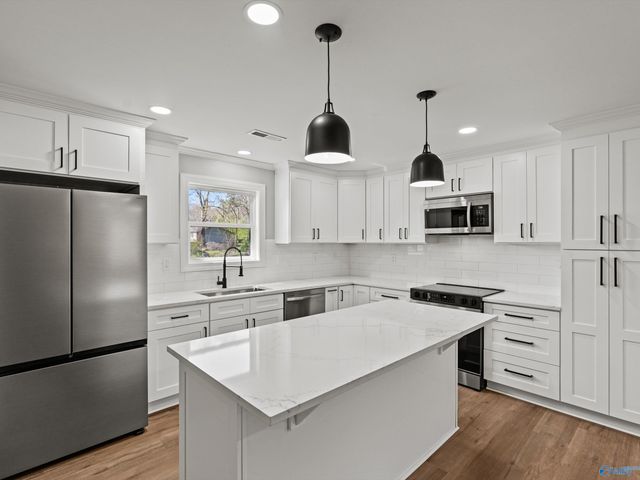 611 SE Cedar Cove Road, Hartselle, AL 35640