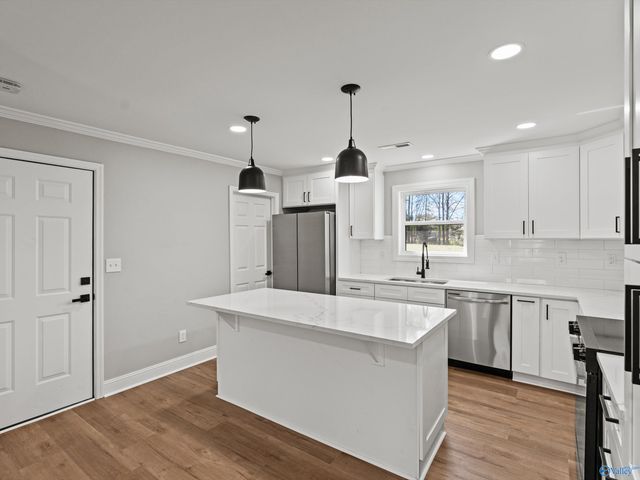 611 SE Cedar Cove Road, Hartselle, AL 35640