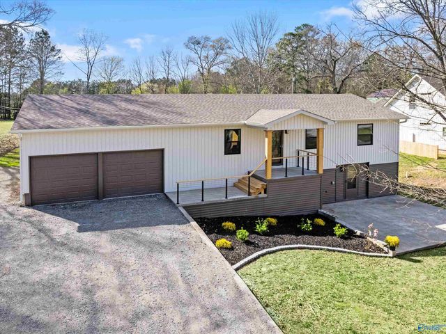 611 SE Cedar Cove Road, Hartselle, AL 35640