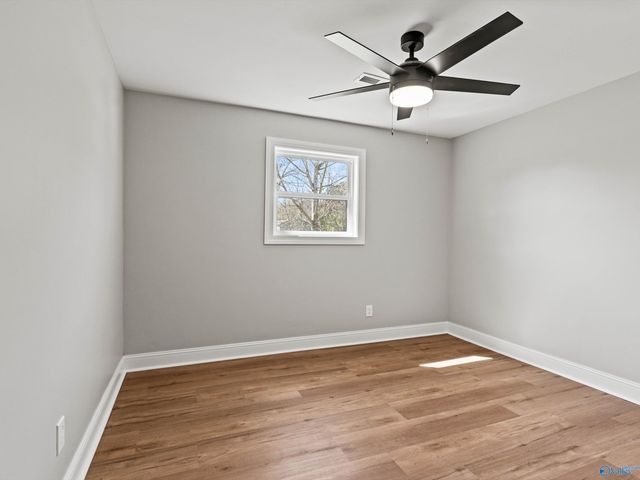 611 SE Cedar Cove Road, Hartselle, AL 35640