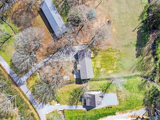 611 SE Cedar Cove Road, Hartselle, AL 35640