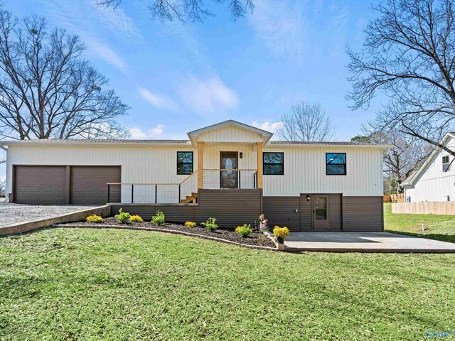 611 SE Cedar Cove Road, Hartselle, AL 35640