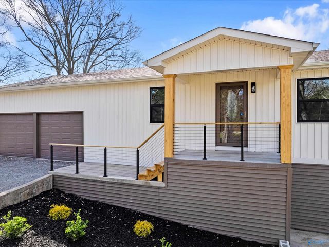 611 SE Cedar Cove Road, Hartselle, AL 35640