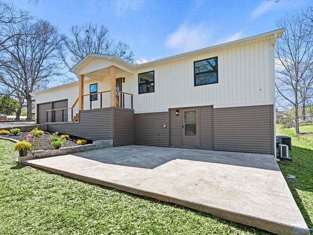 611 SE Cedar Cove Road, Hartselle, AL 35640