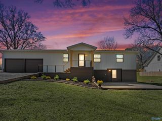 611 SE Cedar Cove Road, Hartselle, AL 35640