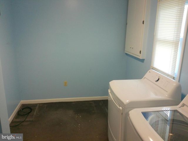 16 W HALE ST, Lewistown, PA 17044