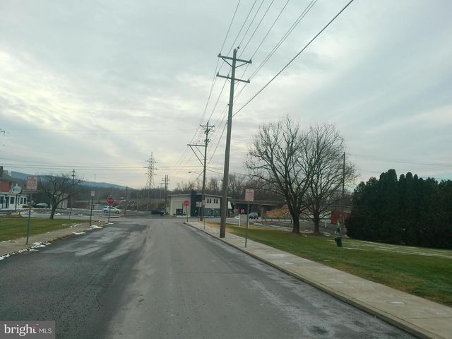 16 W HALE ST, Lewistown, PA 17044