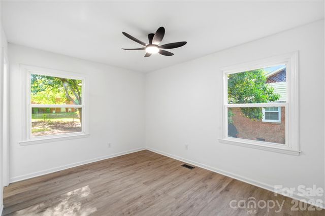 6126 Amberly Lane, Charlotte, NC 28213