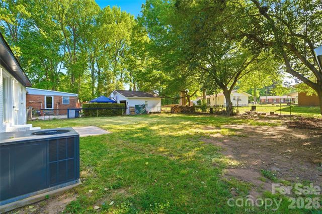 6126 Amberly Lane, Charlotte, NC 28213