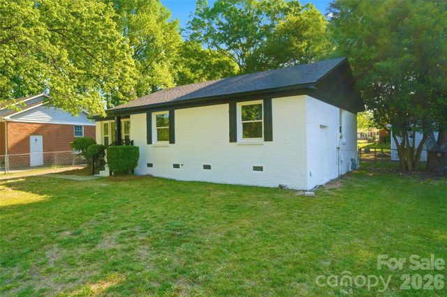 6126 Amberly Lane, Charlotte, NC 28213