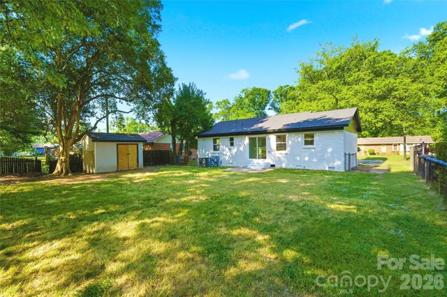 6126 Amberly Lane, Charlotte, NC 28213