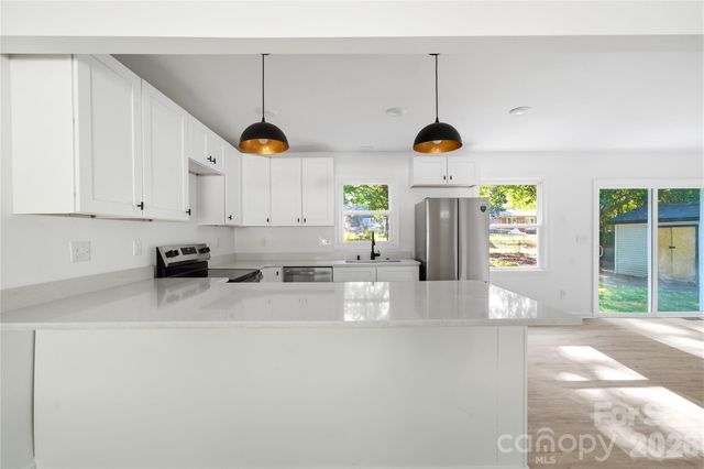 6126 Amberly Lane, Charlotte, NC 28213