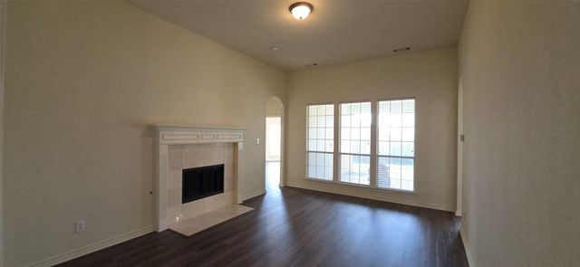 1019 Manchester Drive, Mansfield, TX 76063