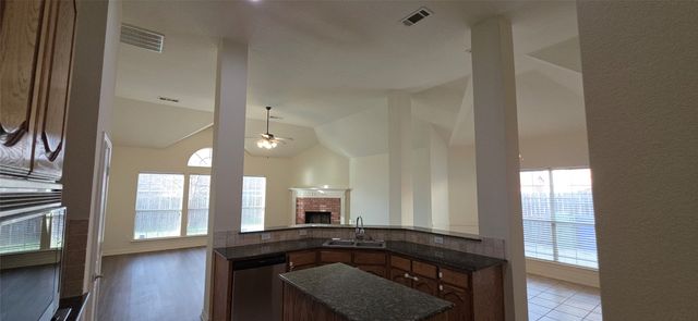 1019 Manchester Drive, Mansfield, TX 76063