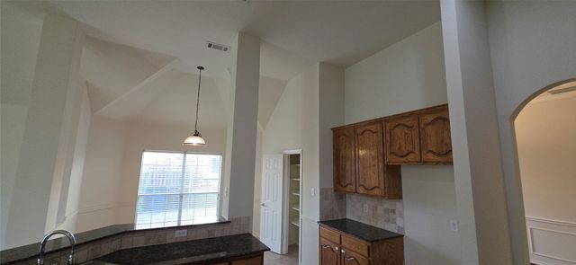 1019 Manchester Drive, Mansfield, TX 76063