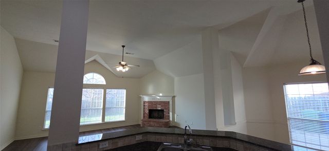 1019 Manchester Drive, Mansfield, TX 76063