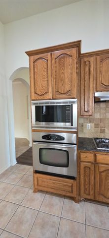 1019 Manchester Drive, Mansfield, TX 76063