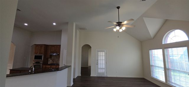 1019 Manchester Drive, Mansfield, TX 76063