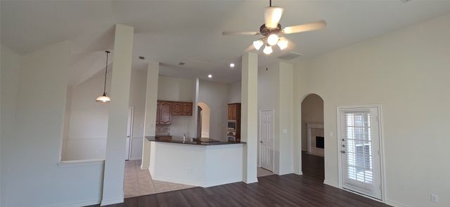 1019 Manchester Drive, Mansfield, TX 76063