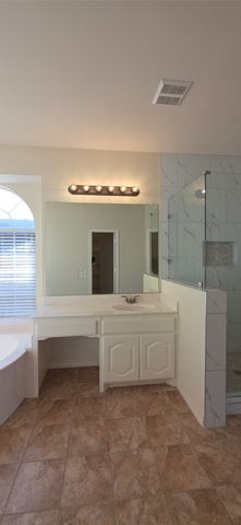 1019 Manchester Drive, Mansfield, TX 76063