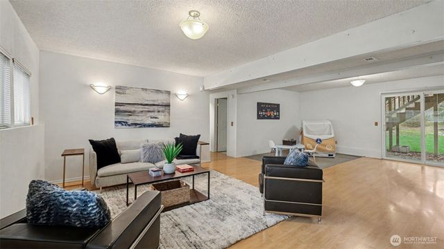 16012 SE 172nd Place, Renton, WA 98058