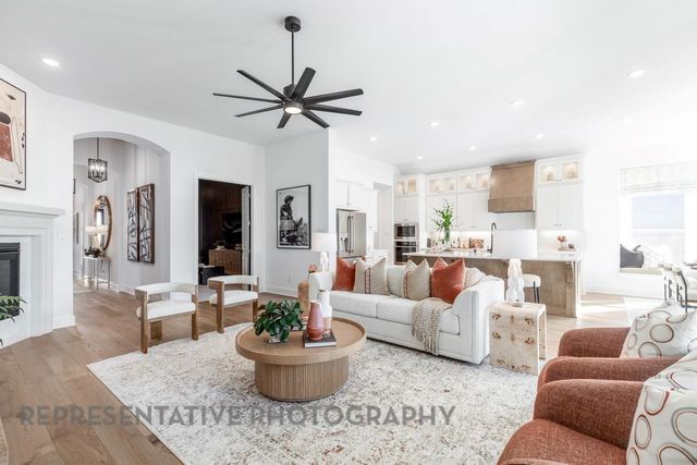 12115 Lake View Boulevard, Mont Belvieu, TX 77523