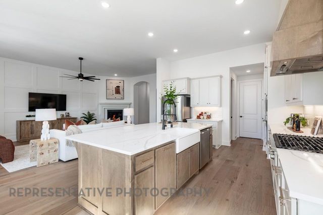 12115 Lake View Boulevard, Mont Belvieu, TX 77523