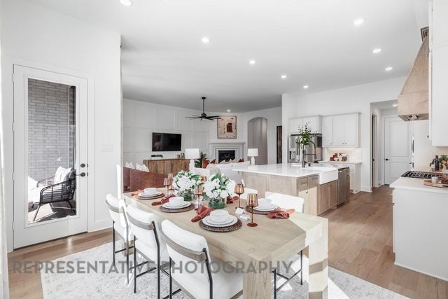 12115 Lake View Boulevard, Mont Belvieu, TX 77523