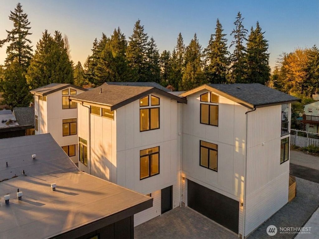 14033 Densmore Avenue N, Seattle, WA 98133