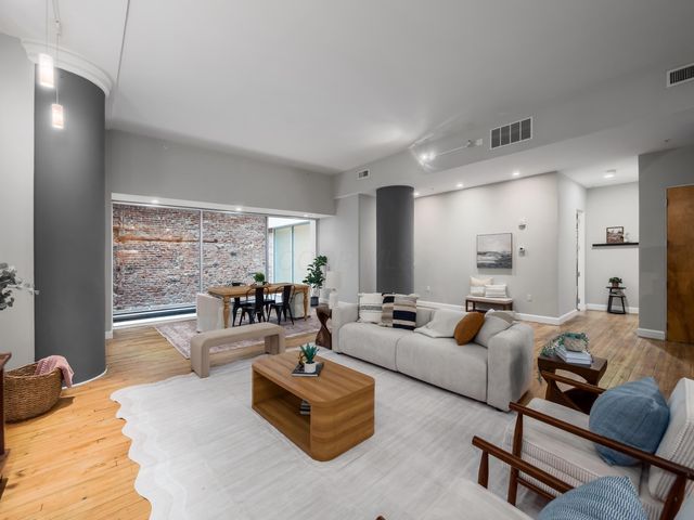 106 N High Street, 302, Columbus, OH 43215