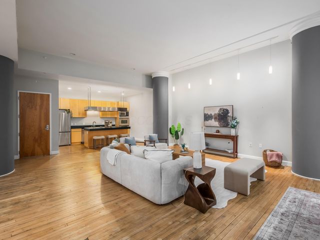 106 N High Street, 302, Columbus, OH 43215