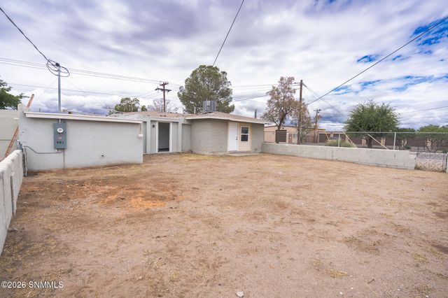801 Chaparro Street, Las Cruces, NM 88001