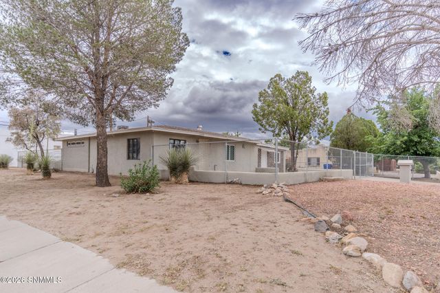 801 Chaparro Street, Las Cruces, NM 88001