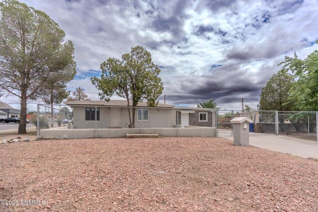 801 Chaparro Street, Las Cruces, NM 88001