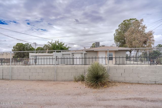 801 Chaparro Street, Las Cruces, NM 88001