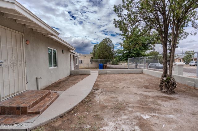 801 Chaparro Street, Las Cruces, NM 88001