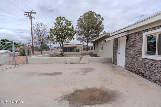 801 Chaparro Street, Las Cruces, NM 88001