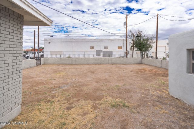 801 Chaparro Street, Las Cruces, NM 88001