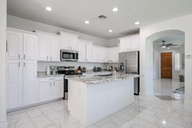 10101 W CORDES Road, Tolleson, AZ 85353