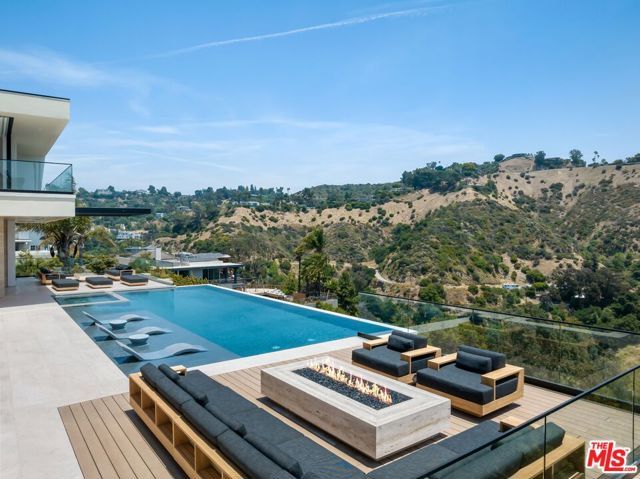 2436 Jupiter Drive, Los Angeles, CA 90046