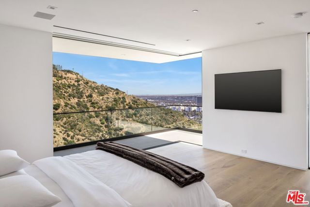 2436 Jupiter Drive, Los Angeles, CA 90046