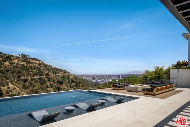 2436 Jupiter Drive, Los Angeles, CA 90046