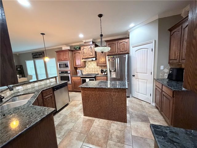 3733 Lake Hawkins Ct, Robstown, TX 78380